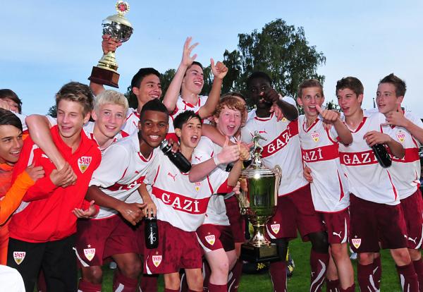Sportliches Engagement: Murtfeldt Kunststoffe Dortmund unterstützt das internationale Kinder- und Jugendfußballturnier „Kinder kicken für Kinder“