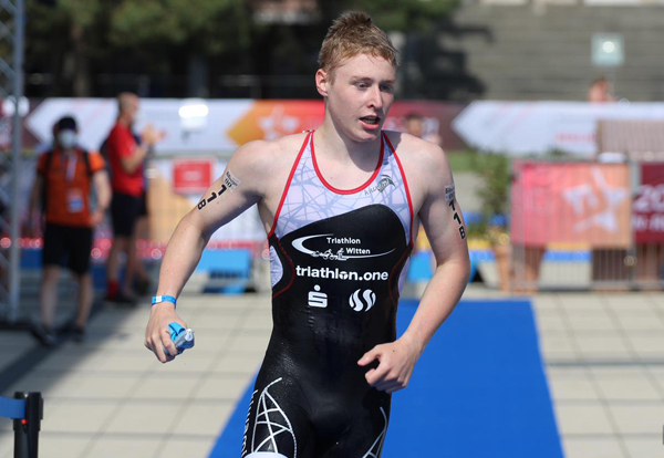 Kulturelles und soziales Engagement: Murtfeldt Kunststoffe unterstützt den erfolgreichen U20-Triathleten Luca Fahrenson