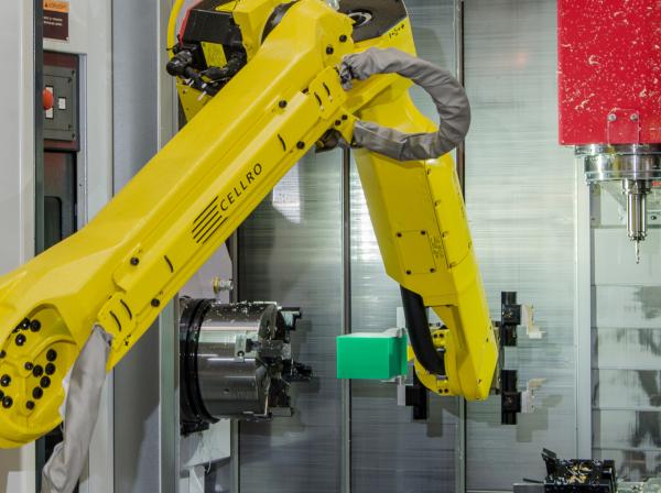 Fünfachsiges Dreh-Fräszentrum mit Roboterbeladung zur Fertigung hochkomplexe Bauteile durch die Kombination von Fräs- und Drehtechniken.